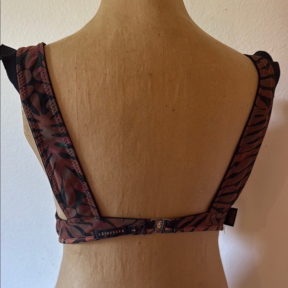 Seea swim top Black Ruffled Women's bikini Top reversible great condition - Picture 4 of 5